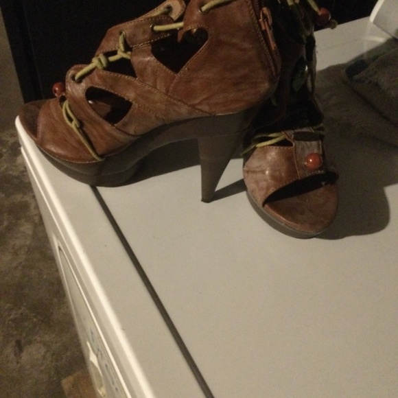 Shoes - Picture 2 of 2